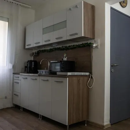 H22 Aparthotel 3*